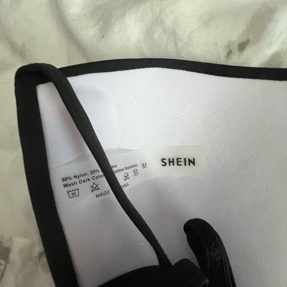 SHEIN Ring Linked Crisscrossed Halter Bikini Top - Picture 4 of 8